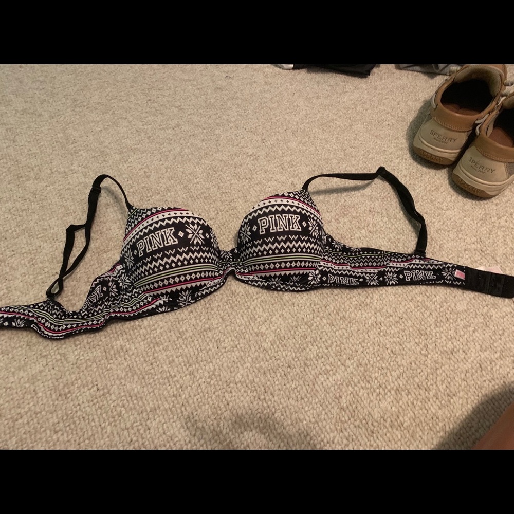 VS Pink lightly lined bra